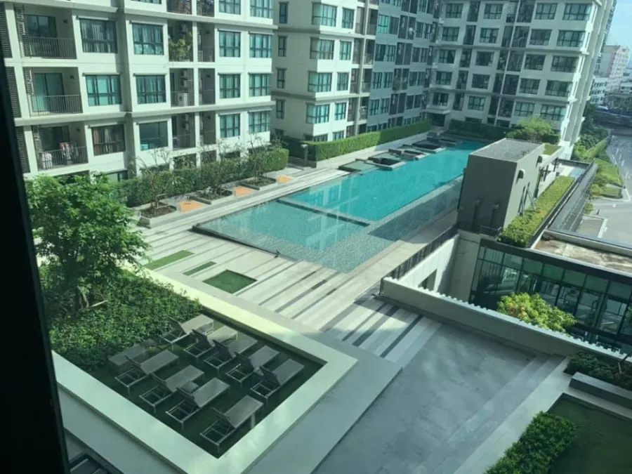 ปล่อยเช่าคอนโด The base แจ้งวัฒนะ ขนาด 30 ตรม. ชั้น 7 วิวสระน้ำ มองเห็นฟิตเนส ระเบียงกว้าง จองด่วน