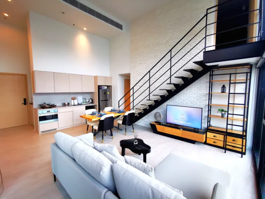 ให้เช่า The Lofts Silom ห้องชั้นสูง เฟอร์พร้อม รีบจองเลย