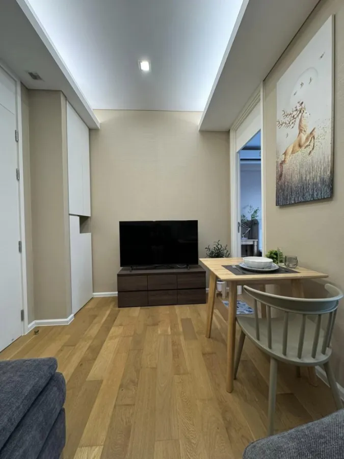 For rent: The Saint Residences, high floor, great city view. The room is ready to move in. Just come and move in.
