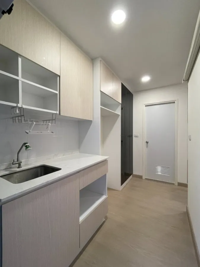 Selling Ploen Ploen Condominium Ratchapruek - Pinklao. 1-2 units available. Spacious and fully furnished. Book now!