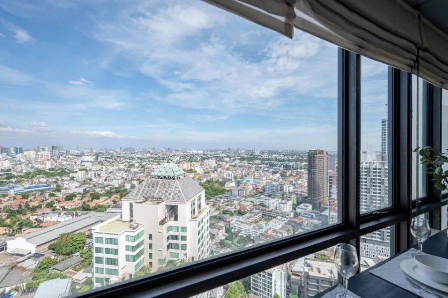 For rent: Rhythm Sukhumvit 44/1, high floor, great city view. Elegant furniture looks very expensive. If you don't reserve, you'll miss a lot.