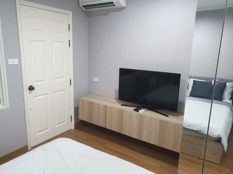 For rent, Lumpini Place Phahon - Saphan Khwai, no building to block the morning sun, the room is at the end. little sound of people walking by