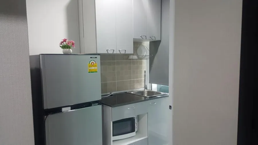 For rent, Regent Home Sukhumvit 81, nicely decorated room. Wallpapering the whole room Don't miss a lot.
