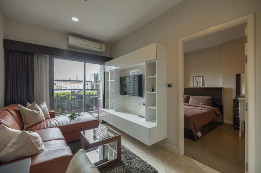 Urgent sale, Condo The Crest Sukhumvit 34, spacious room. Great usable space, hurry and reserve now.