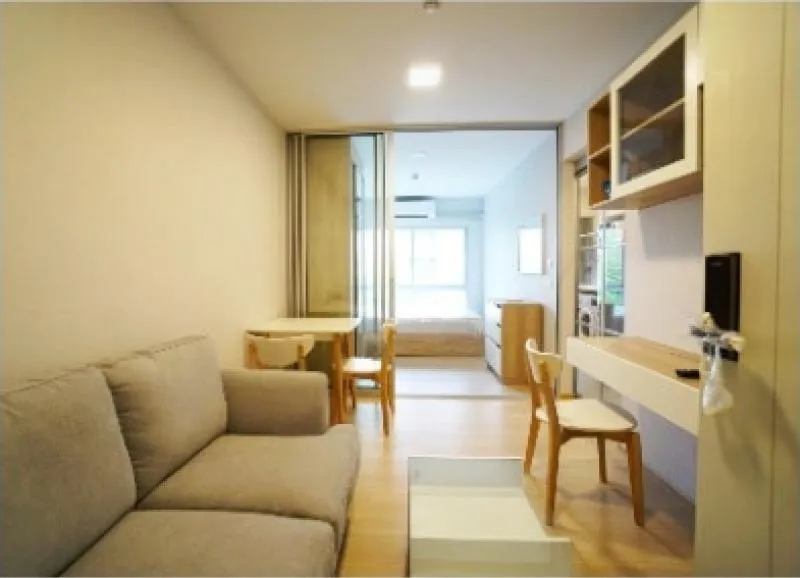 For Rent Plum Condo Ransit Alive 2 1 ห้องนอน 1 ห้องนั่งเล่นแยกส่วน มีต้นไม้บังเบาๆให้ร่มเงาเย็นสบาย