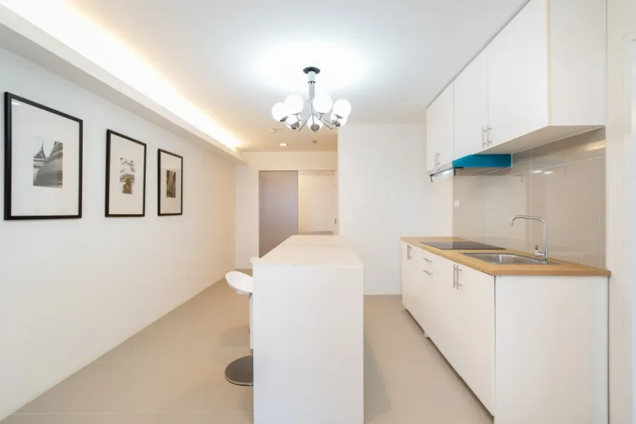 For rent or sale: The Waterford Diamond Sukhumvit 30/1, very high floor, city view, spacious area, hurry and reserve now.
