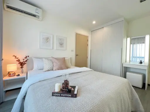 Condo for rent, Rich Park Triple Station, decorated in white tones. Fully furnished, high floor, don't wait.
