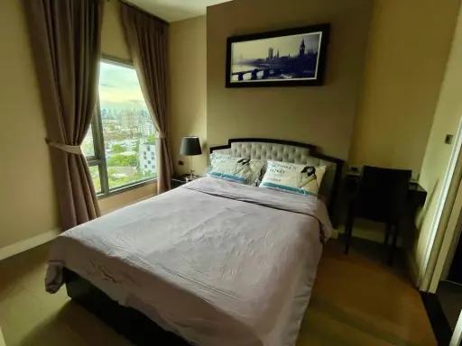 For rent: The Crest Sukhumvit 34, 14th floor, shaded all day, open view to Rama IV, beautiful room with complete furniture. You must book this.