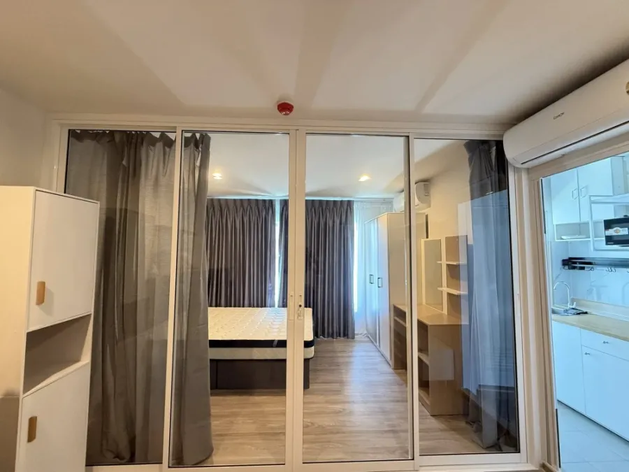 For rent: Regent Home Bangna, room on a very high floor, fully furnished, ready to move in.