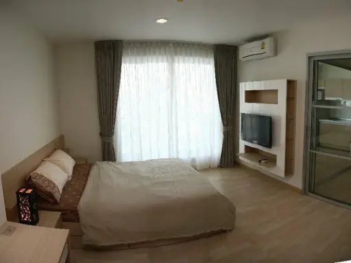 For rent: Rhythm Ratchada, 1 bedroom, spacious living area, fully furnished. Don't miss out!
