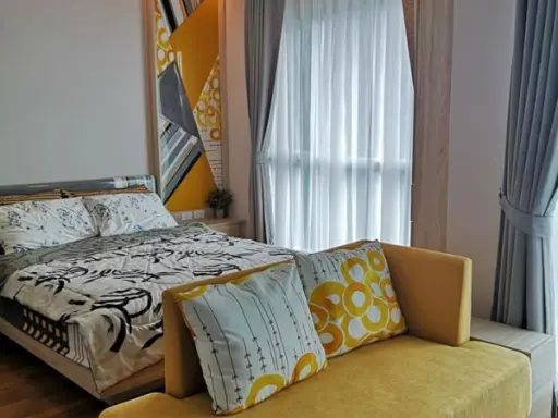 Lumpini Park Vibhavadi-Chatuchak Private corner room, Fully Furnished, you can carry your bags in and move in. Urgent rent.
