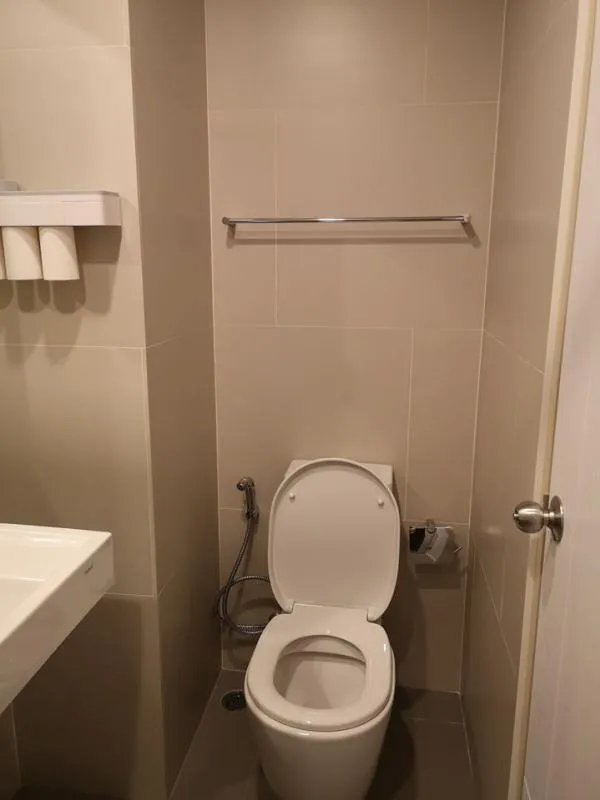 Lumpini Park Vibhavadi-Chatuchak Private corner room, Fully Furnished, you can carry your bags in and move in. Urgent rent.