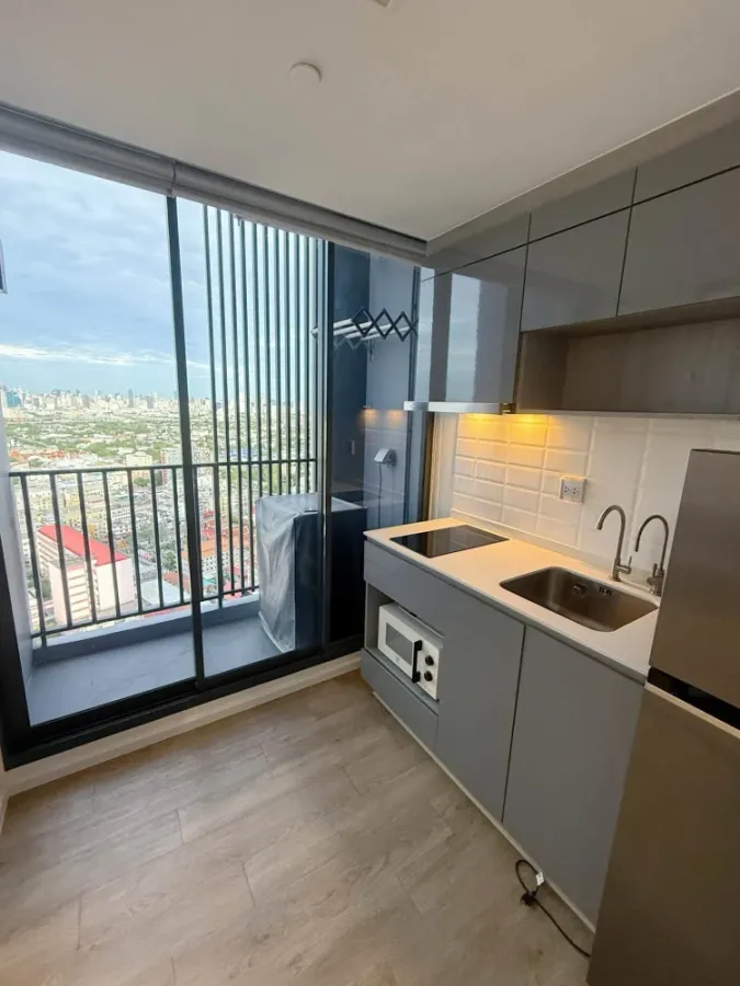 Modiz Rhyme Ramkhamhaeng Duplex, 2-story corner unit, 28th floor, beautiful city view. Book now! Don't wait!