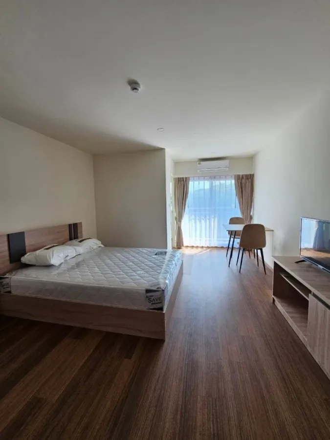 For rent: Lumpini Condotown Ekachai 48, a nice room on the 4th floor, comes with furniture and complete amenities. Reserve now!