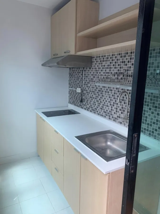 For sale: Regent Home 15 Chaengwattana, empty room, bright and comfortable tone, decoration lovers must not miss, plus a pool view, you can't miss boo
