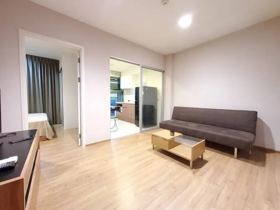 For rent: FUSE CHAN SATHORN, 15th floor, partially decorated, complete with electrical appliances, just bring your bags and move in.