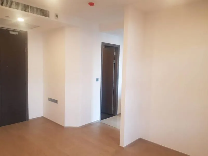For rent Ashton Chula-Silom condo, high floor studio room, beautiful view, brand new room, ready to move in.