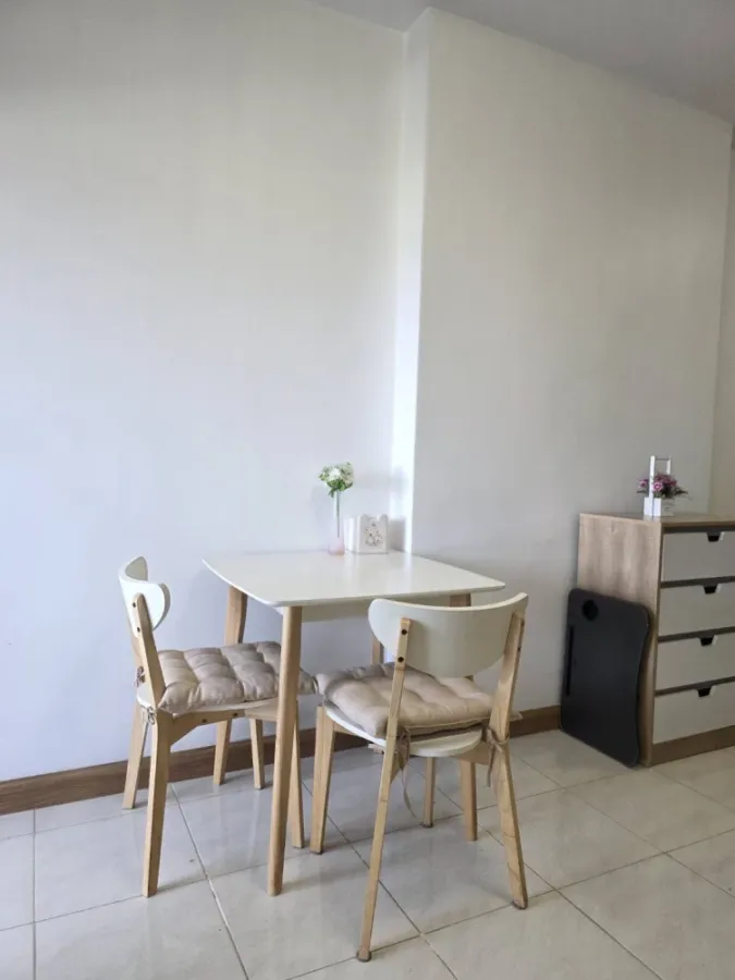 The room is in a very good position, not far from the elevator, not next to the garbage room, pool view, rent at Supalai Park Ratchaphruek-Phetkasem