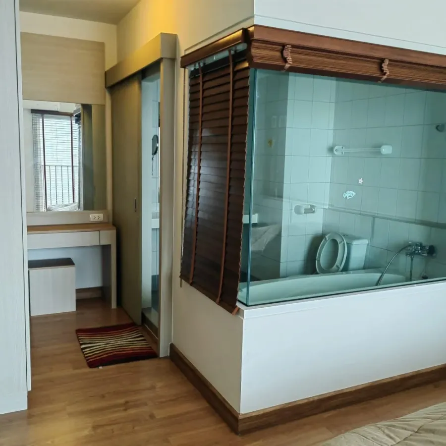 For rent: Chapter One Modern Dutch, very high floor, Chao Phraya River view in every room, with balcony for viewing. You must arrange it!!
