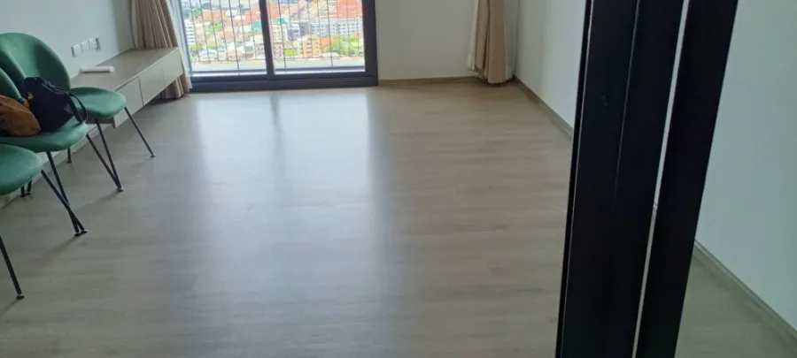 For rent, The Line Phaholyothin Park, 26th floor, partition room Big sofa. Comfortable to sit. You can't reserve it.
