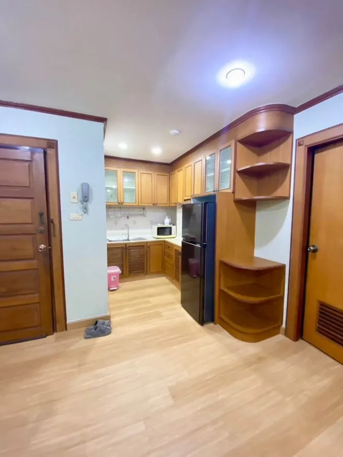 For rent Aree Place ห้องกว้างขวาง พื้นที่ใช้สอยเยอะ ตู้เสื้อผ้าใหญ่จุใจ อย่าเลื่อนผ่านรีบจองเลย
