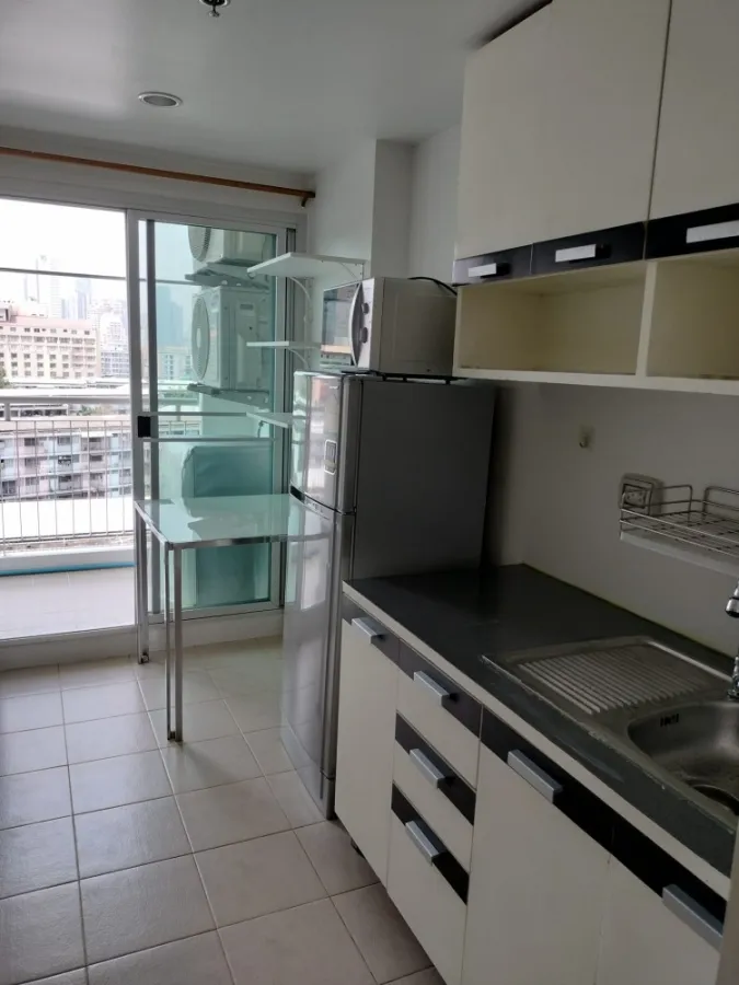 Condo for rent, The Niche Ratchada-Huai Khwang, corner room, north side, long balcony, fully furnished, just carry your bags and move in.