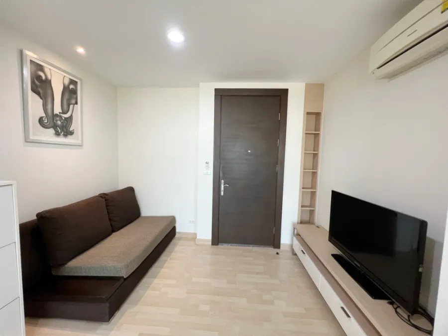 Condo for rent, Rhythm Ratchada, corner room, ready to move in, convenient travel, near MRT Ratchadaphisek.