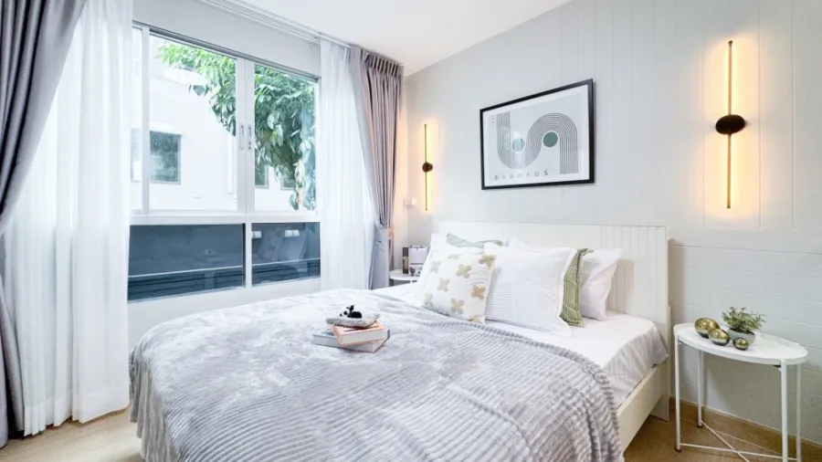 For sale: D Condo On Nut - Rama 9, 2nd floor, beautifully decorated room, ready to live in, complete with furniture. Don't wait.