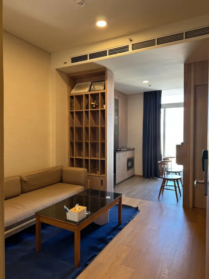 For sale or rent: Siamese Exclusive Sukhumvit 42, 9th floor. Great view, spacious and airy. Clean and well-maintained unit with a peaceful atmosphere.