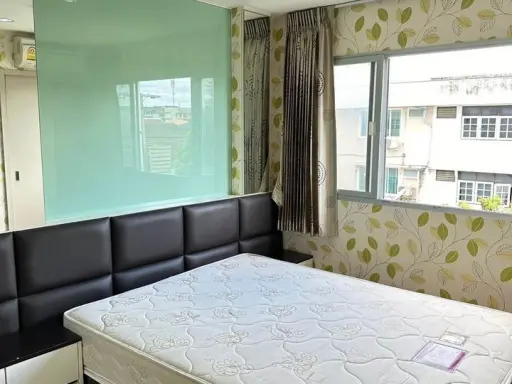 For rent, Lumpini Condo Town Ramintra-Lat Pla Khao, 7th floor, fully furnished, Buit-In, ready to move in. Don't reserve, you'll really miss out.