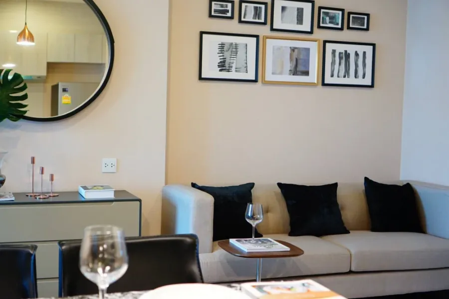 For rent!! Life Asoke, near the BTS, decorated by a designer, luxurious style, in the heart of the city, great view, fully furnished with famous brand