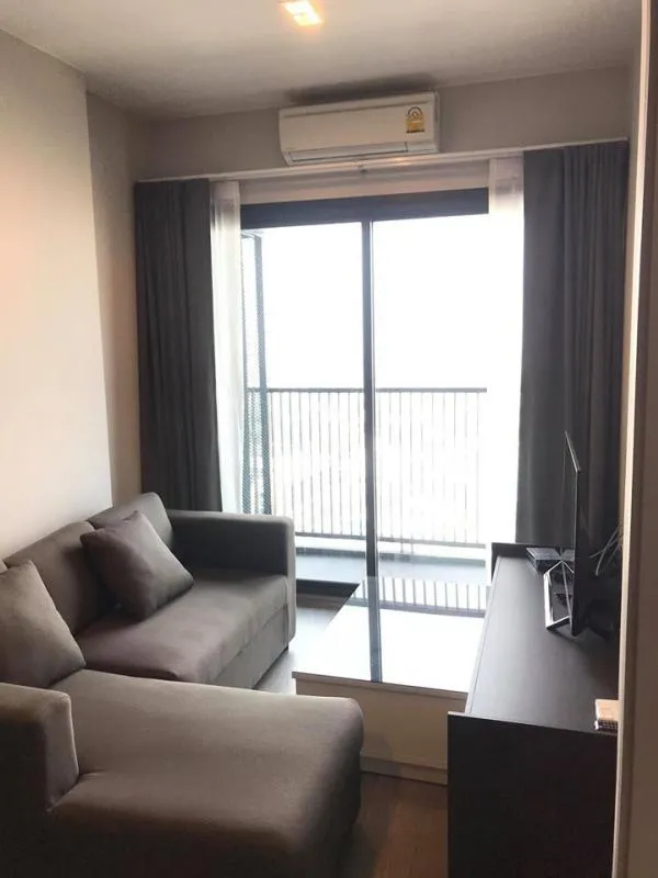 For rent or sale Whizdom Avenue Ratchada-Ladprao, fully furnished, put your clothes in your bag to book. Swimming pool, good view
