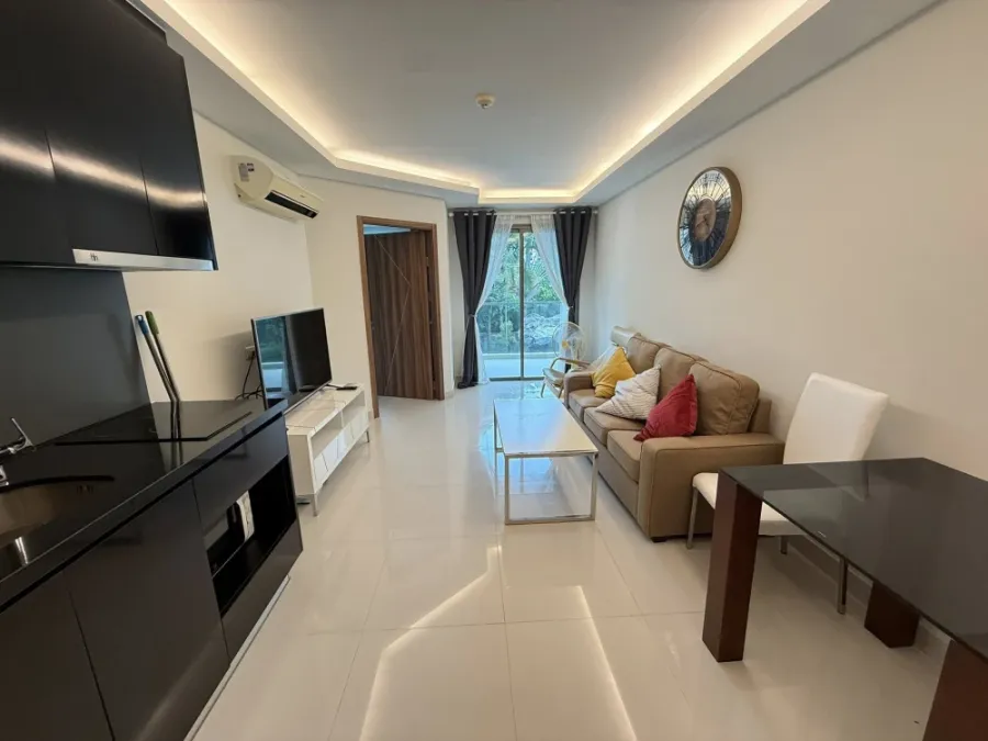 ขาย Club Royal Wongamat 1 ห้องนอน 1 ห้องน้ำ มาพร้อมเฟอร์ครบครัน มองเห็นวิวสระว่ายน้ำสวย จองด่วน