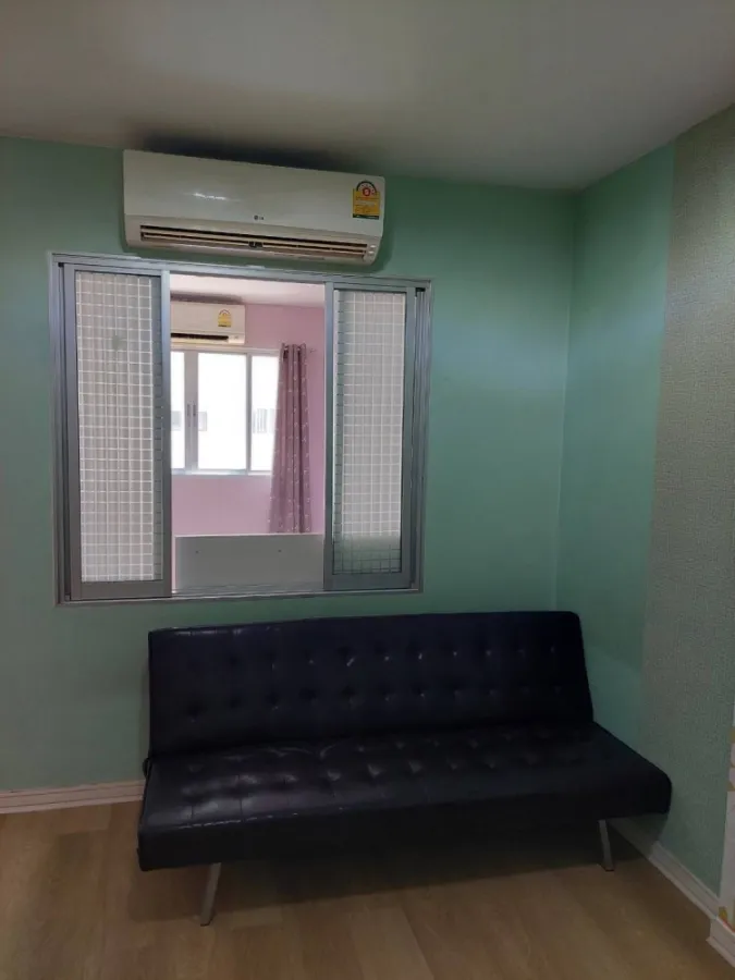 For rent, Lumpini Condo Town Rattanathibet, 5th floor, fully furnished room, just carry your bags and move in immediately. Book now, urgent.