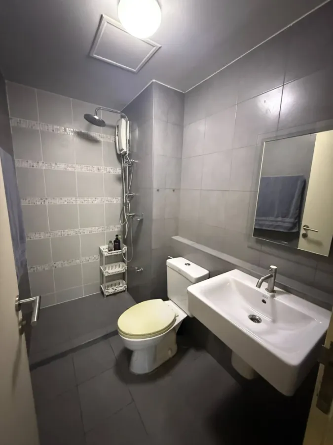 For rent: Dcondo Campus Resort Bangna, 1 bedroom, 1 bathroom. High-quality built-in furniture. Excellent location. Book now!
