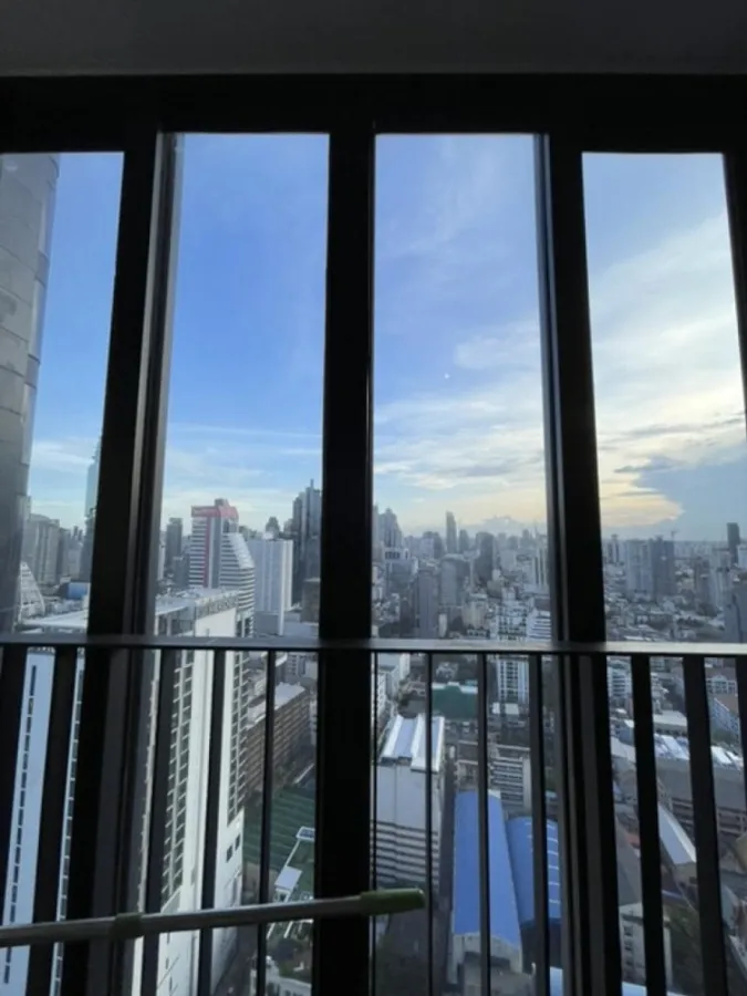 Ashton Chula-Silom for rent, high floor, great city view Comes with built-in furniture, very beautiful, can't miss it, hurry up