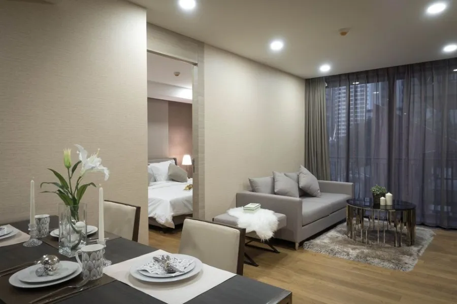 Condo for rent, Klass Langsuan, beautiful room, modern style, wide size, 5th floor, not hot weather, good price, hurry to book