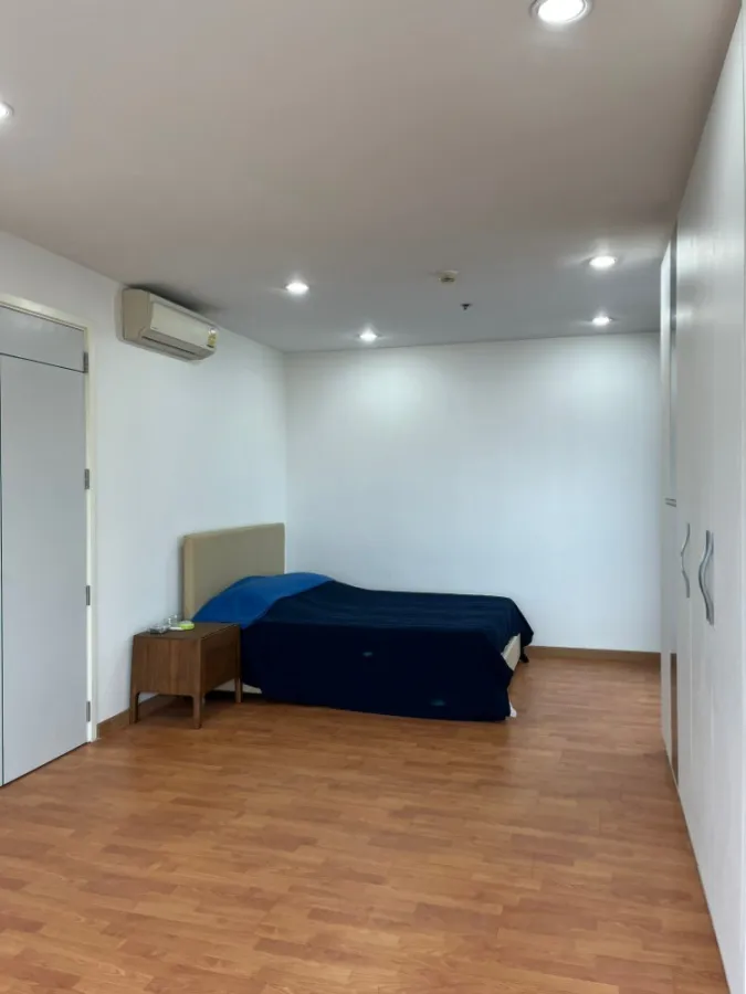 For rent!! Condo The President Sathorn-Ratchaphruek 2, beautiful, spacious rooms, pleasantly decorated, good price, hurry and reserve now!!