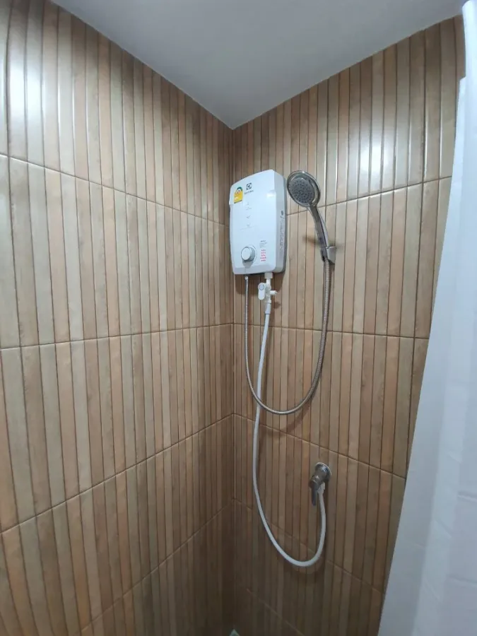 For rent: Hi Sutthisan, 4th floor. Nice, fully furnished unit. Book now!