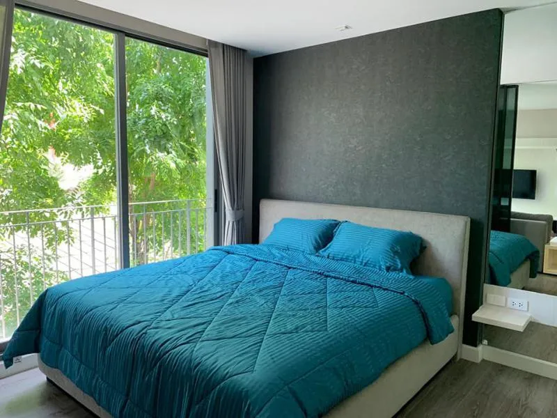 Condo for rent, The Room Sukhumvit 40, beautiful decoration, open garden view, furniture, electrical appliances, complete.
