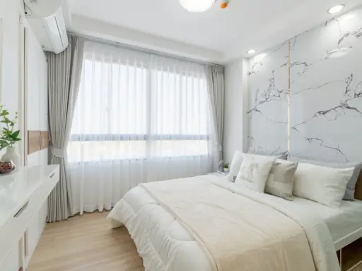 For sale: J Condo Sathorn-Kanlapaphruek. Beautiful and comfortable unit with complete amenities. Just bring your belongings and move in! Book now befo