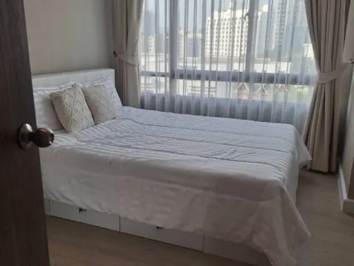 For rent, Metro Luxe Ratchada, room decorated in white tones, pleasing to the eye, comfortable price, just drag one suitcase and move in right away. images