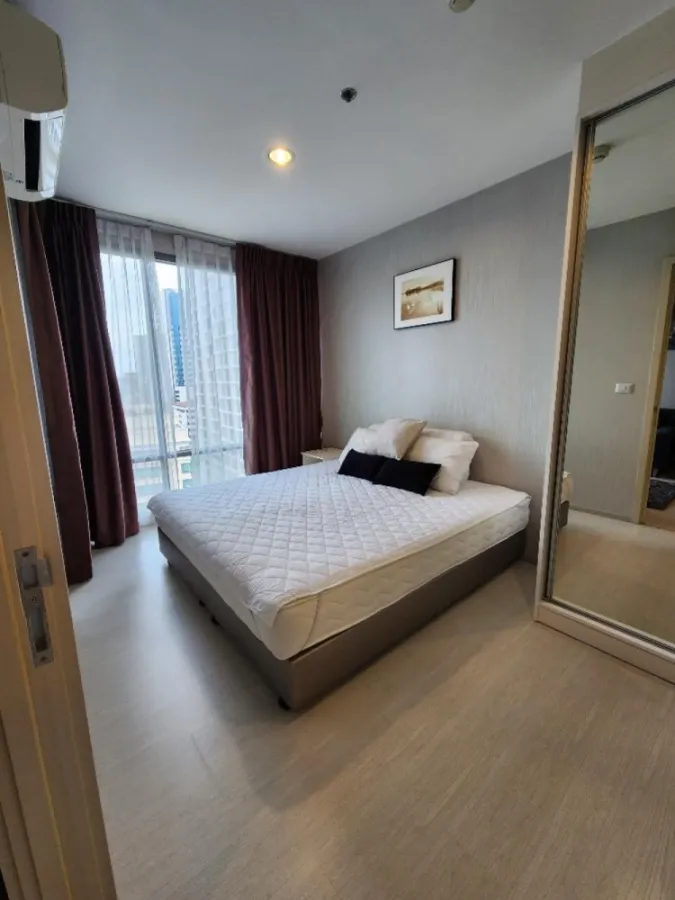 For rent: Rhythm Sukhumvit 42, 8th floor, spacious room, fully furnished, nice to live in. If interested, hurry and reserve it. Don't miss it. Hurry.