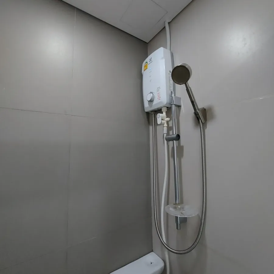 For sale, for rent, Lumpini Place Ratchada-Sathu, room size 28 sq m., 14th floor, clean room, spacious, very comfortable, hurry and book now.