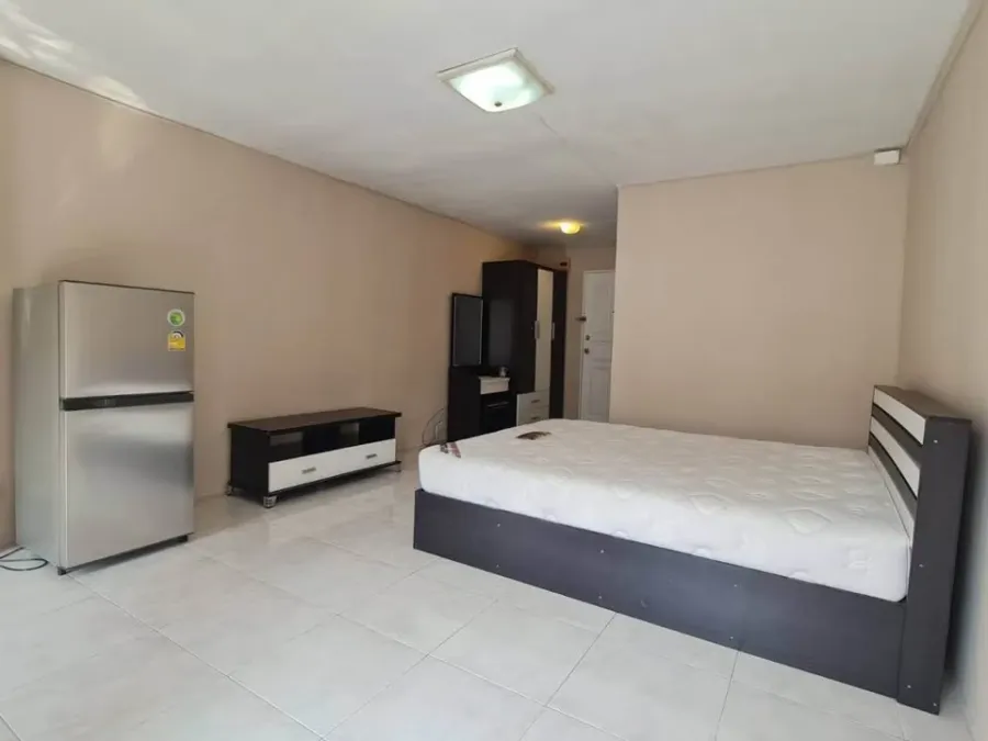 Condo for rent, Family Park, Lat Phrao 48, studio room, 7th floor, pool view, good price, come and reserve now, don't delay.