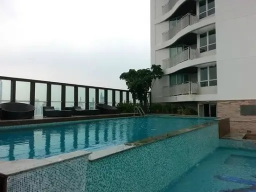 Urbana Langsuan : Photo 6
