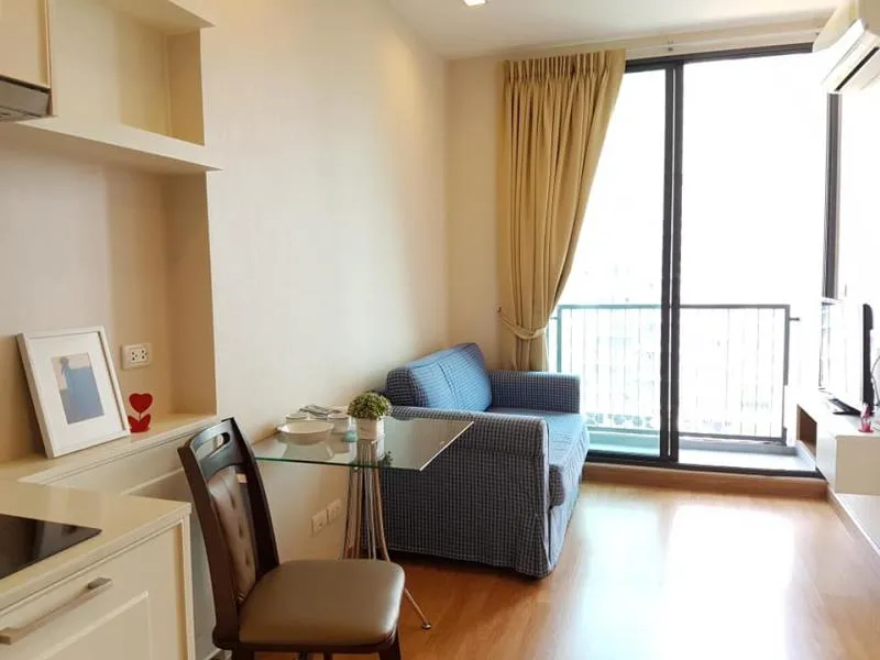 For rent, Q House Sukhumvit 79, size 30 sq.m., beautiful room, fully furnished. There is a washing machine. Like this need reservation