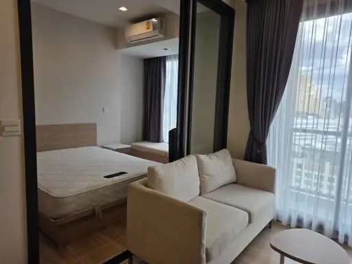 Condo for sale, M Chatuchak. The unit is partitioned into separate, well-defined zones. The price is amazing! Own it today!