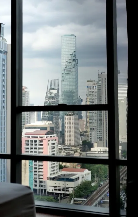 ให้เช่า The Bangkok Sathorn ห้องกว้างพื้นที่ใช้สอยเยอะ สิ่งอำนวยความสะดวกครบครัน เห็นวิวเมืองสวย ไม่บล็อค จองด่วน