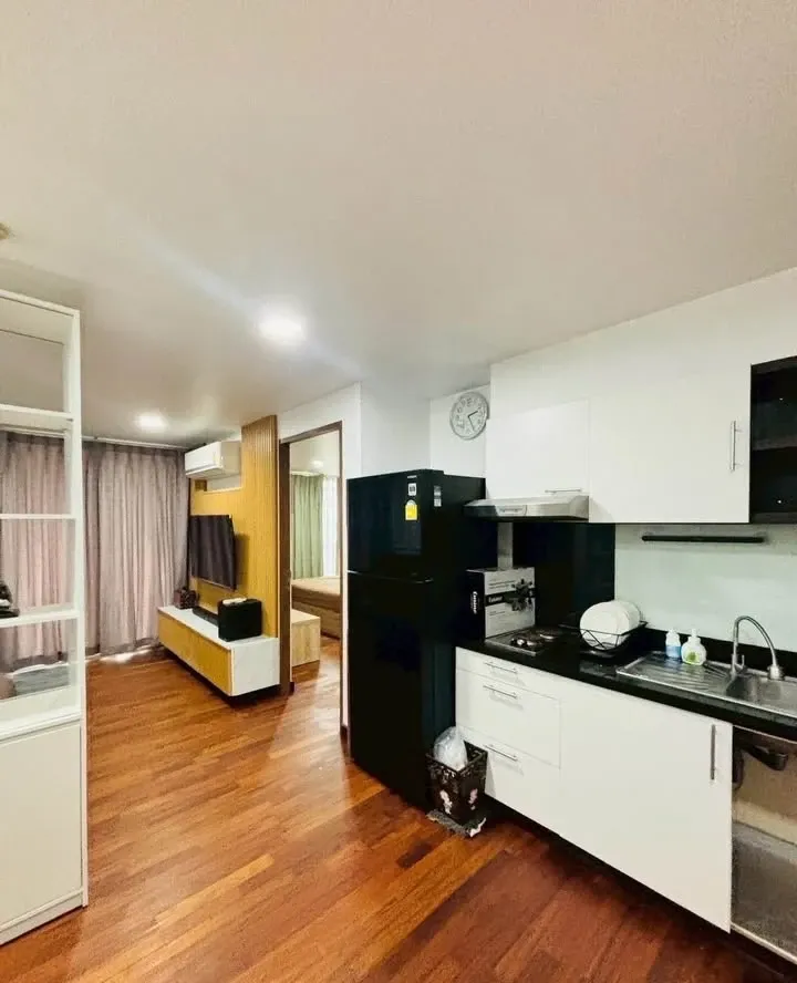 ให้เช่า DLV Thonglor 20 ห้องกว้างพื้นที่ใช้สอยเยอะ ตกแต่งคุมโทนสไตล์มูจิ มาพร้อมเฟอร์ครบครัน จองเลย